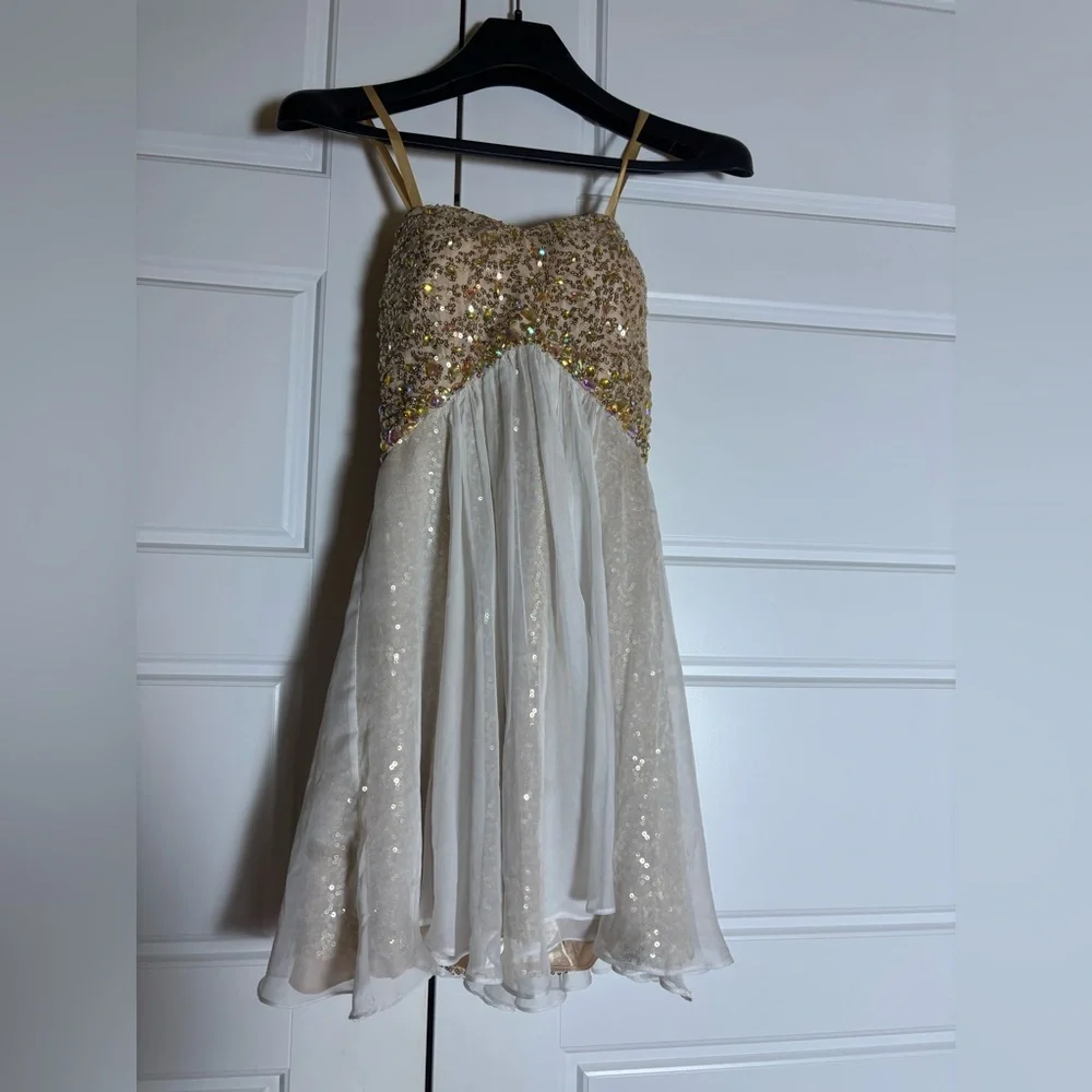 La Femme Strapless Sweetheart Sequins Mini Prom Dress in Gold and White
